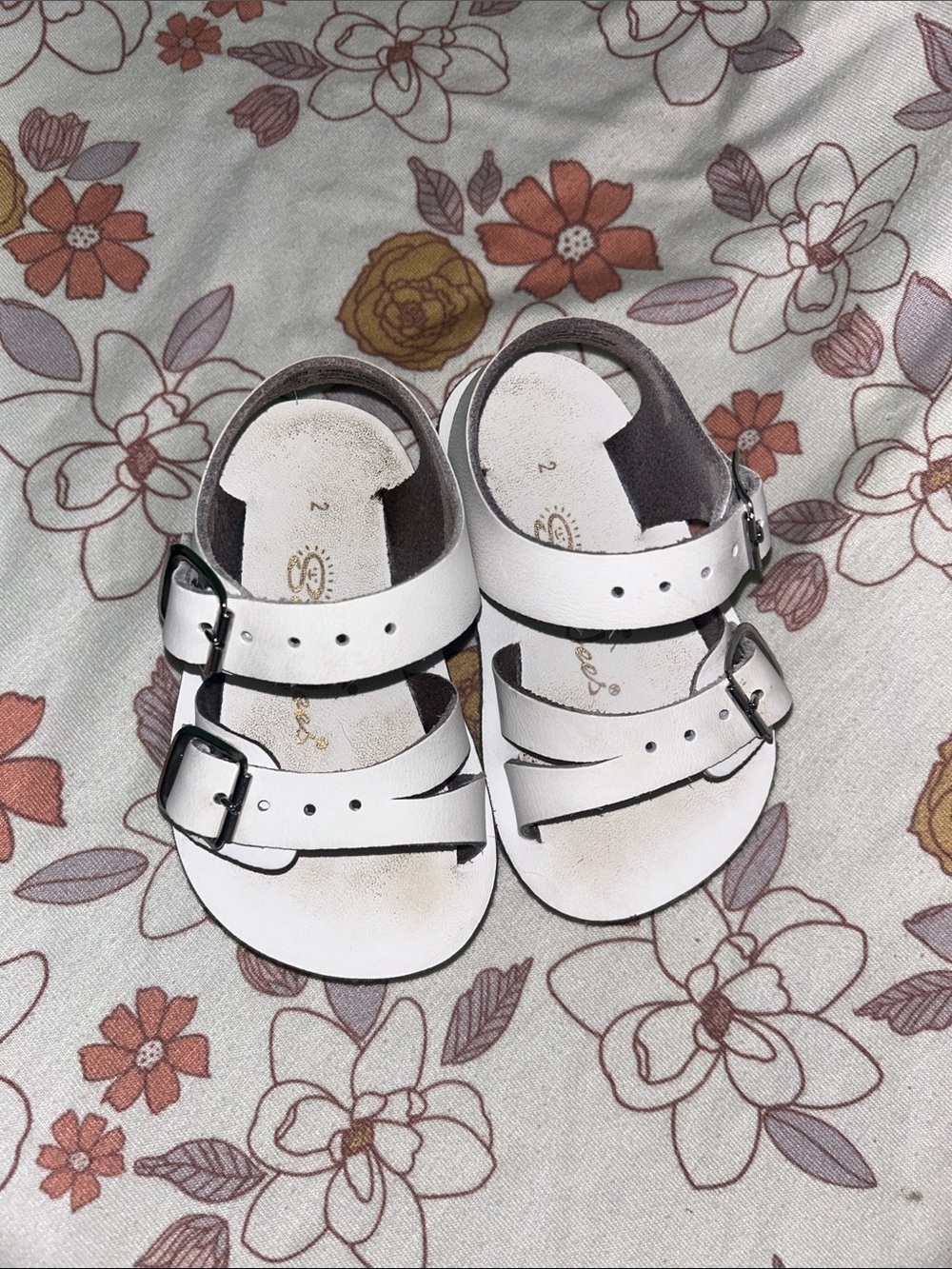 Classic White Buckle Kids Sandals with Adjustable Straps